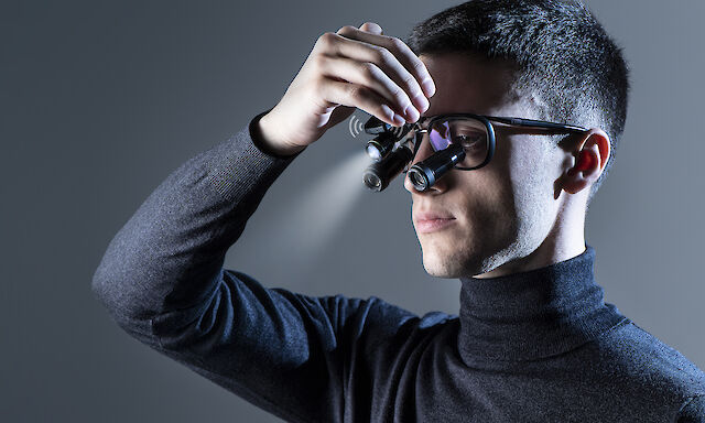 لوپ دندانپزشکی Univet در حال استفاده