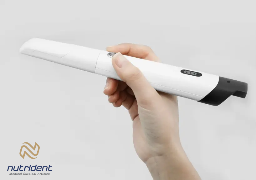 اسکنر Pnada Free در دستان دندانپزشک